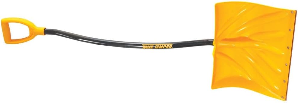 true temper 1603400 poly snow shovel/pusher with ergonomic, close-up detail