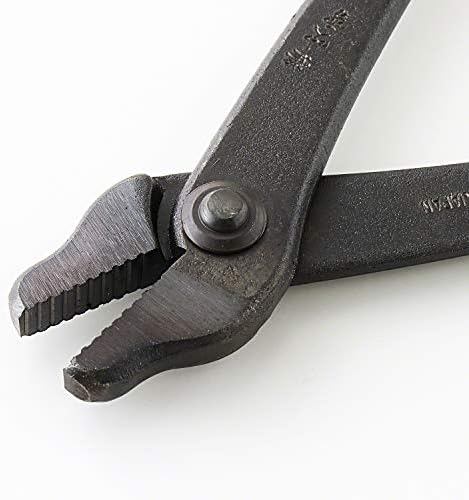 wazakura bonsai wire and jin pliers 8.3in, hand shown in use