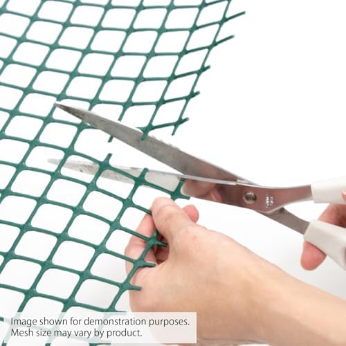 heavy-duty plastic mesh netting, green, 35.4 x 197, close-up detail