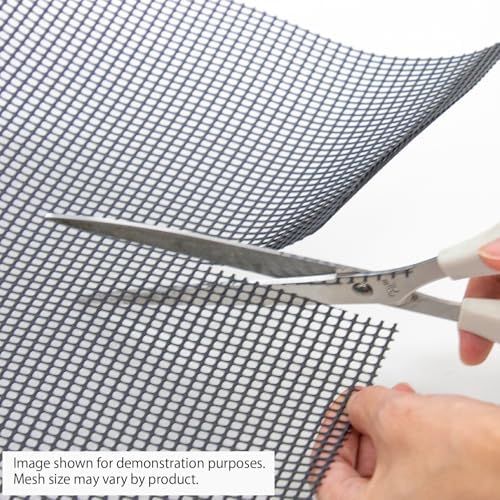 heavy-duty plastic mesh netting, black, 35.4 x 197, close-up detail