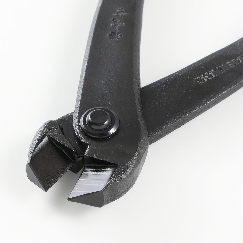 wazakura bonsai wire tool set, wire cutter and shown in use