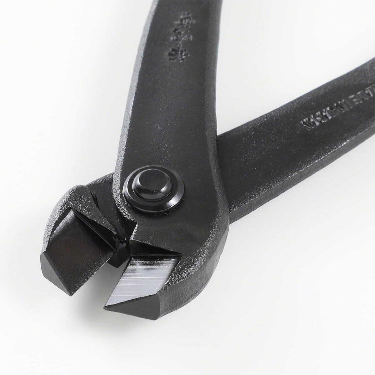 wazakura bonsai wire tool set, wire cutter and shown in use