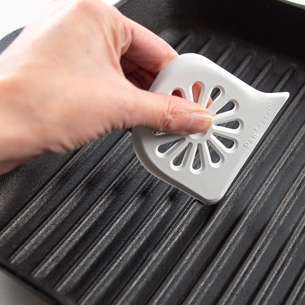 Rada Cutlery 2-Piece Daisy PanMate Scrapers (B300) | Nylon Food Scraper, 2.5" x 3", White