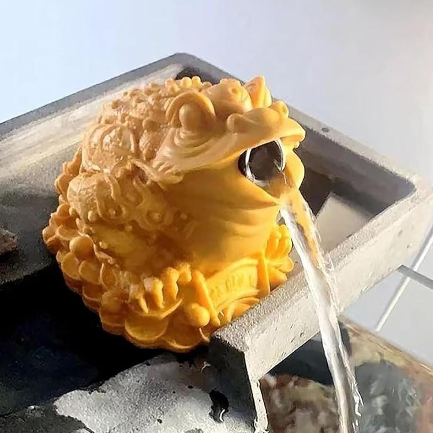 Fountain Spitter for Small Pond, Garden Pond Spitters with Pump, Lucky Money Frog Water Spitting Fountain Decor for Koi Ponds Home Garden Tea Table(11x10x9.5cm)