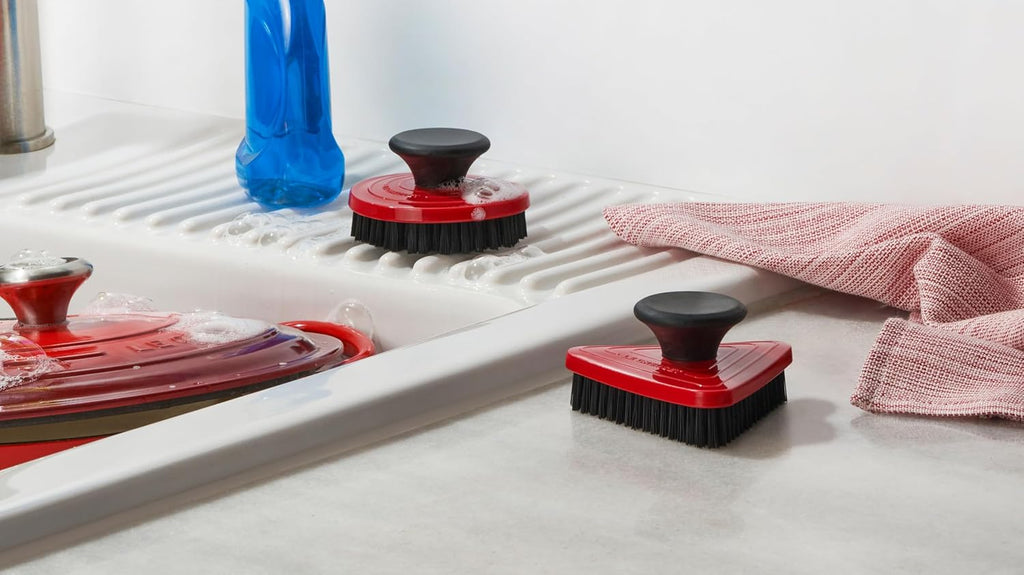 Le Creuset Set of 2 Cleaning Brushes, Cerise