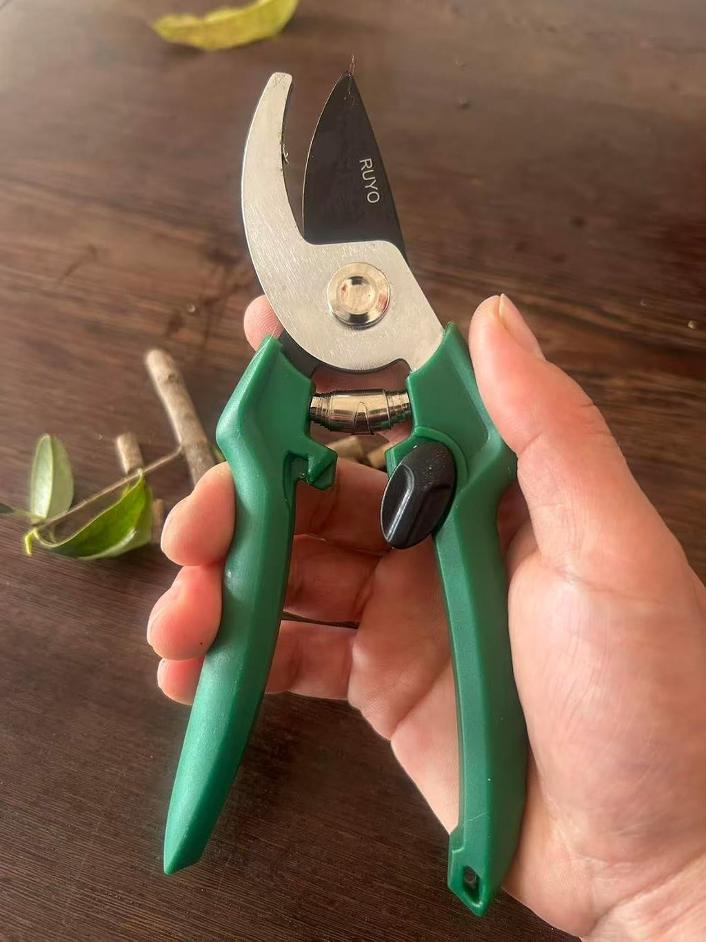 Bypass Pruning Shears, 3/8-Inch Cut Capacity Garden Clippers, Gardening Scissors with Sharp, Rust Resistant Steel Blade (Green, 3/8'')