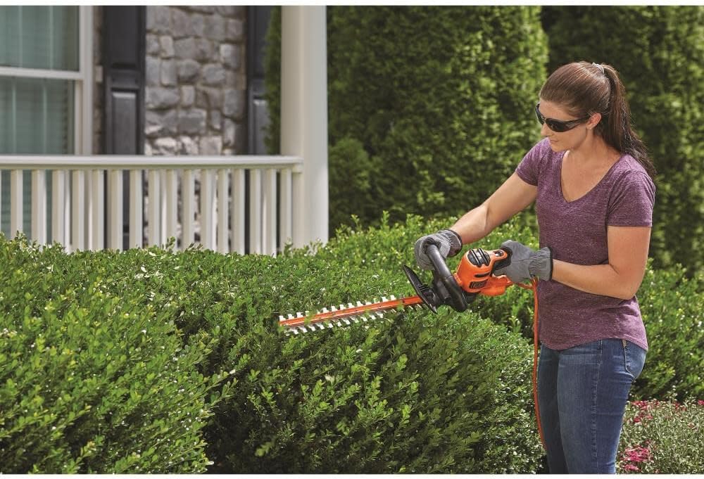 BLACK+DECKER Electric Hedge Trimmer, 22-Inch (BEHT350)