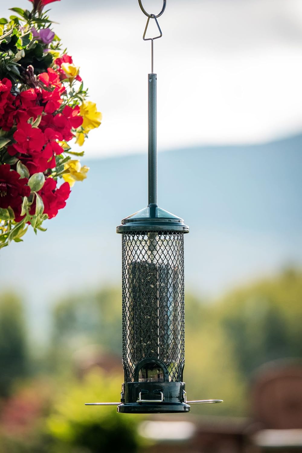 squirrel buster mini truly squirrel-proof bird feeder, package contents
