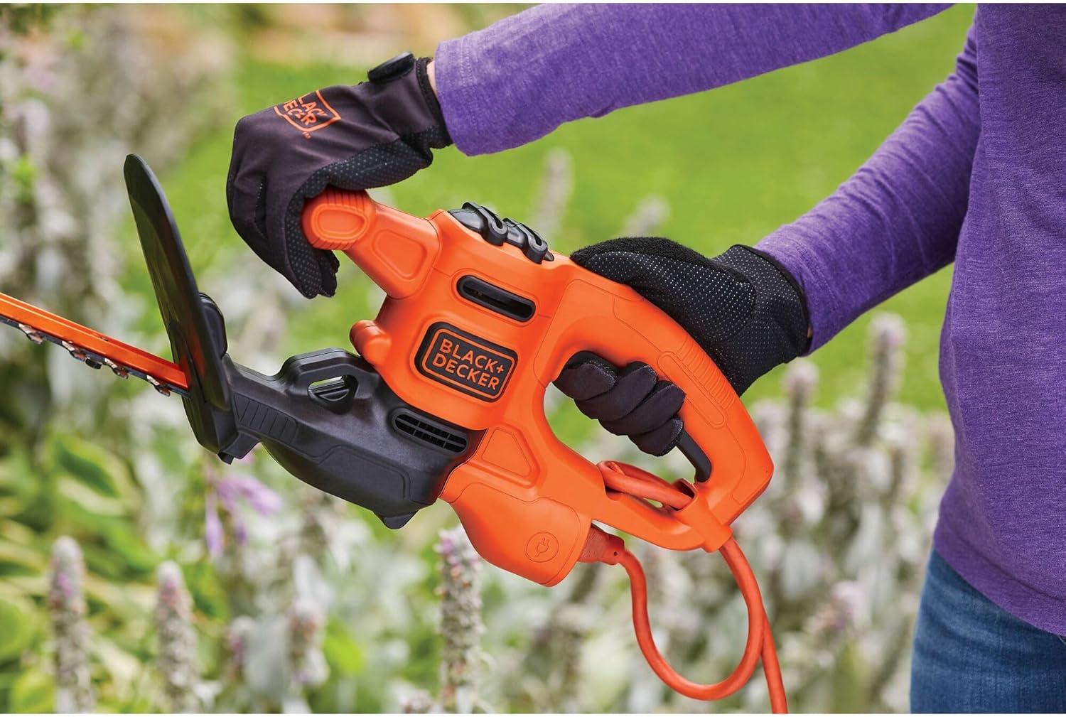 BLACK+DECKER Electric Hedge Trimmer, 16-Inch 3.0 Amp Compact Corded Power Hedge Trimmer (BEHT100)