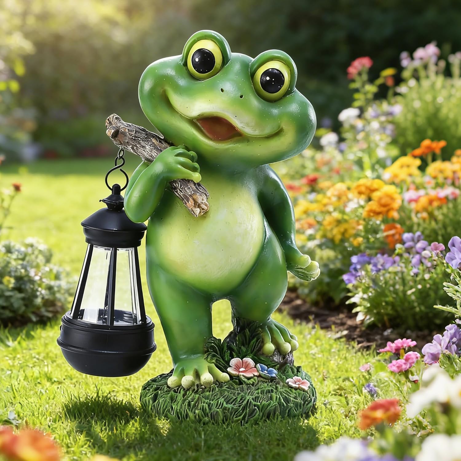 Outdoor Frog Garden Decor: 11'' Yard Decoration with Solar Lantern Funny Frog Statue Gifts for Women Mother's Day Housewarming Gift