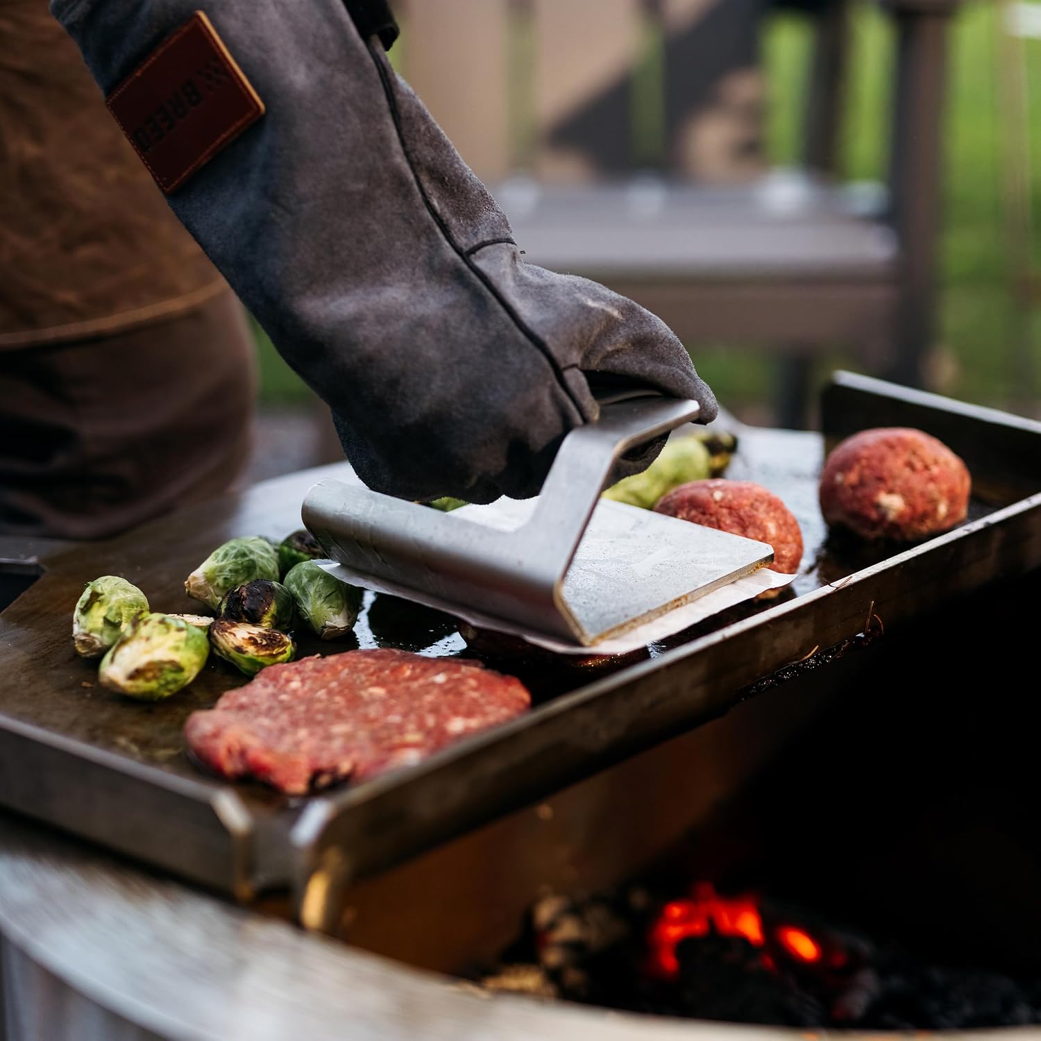 Breeo Griddle Press 2.6 lbs - Heavy-Duty Stainless Steel Smash Burger Press | For smash burgers, patty, steak & sandwiches, flat top grill & griddle accessories, USA made