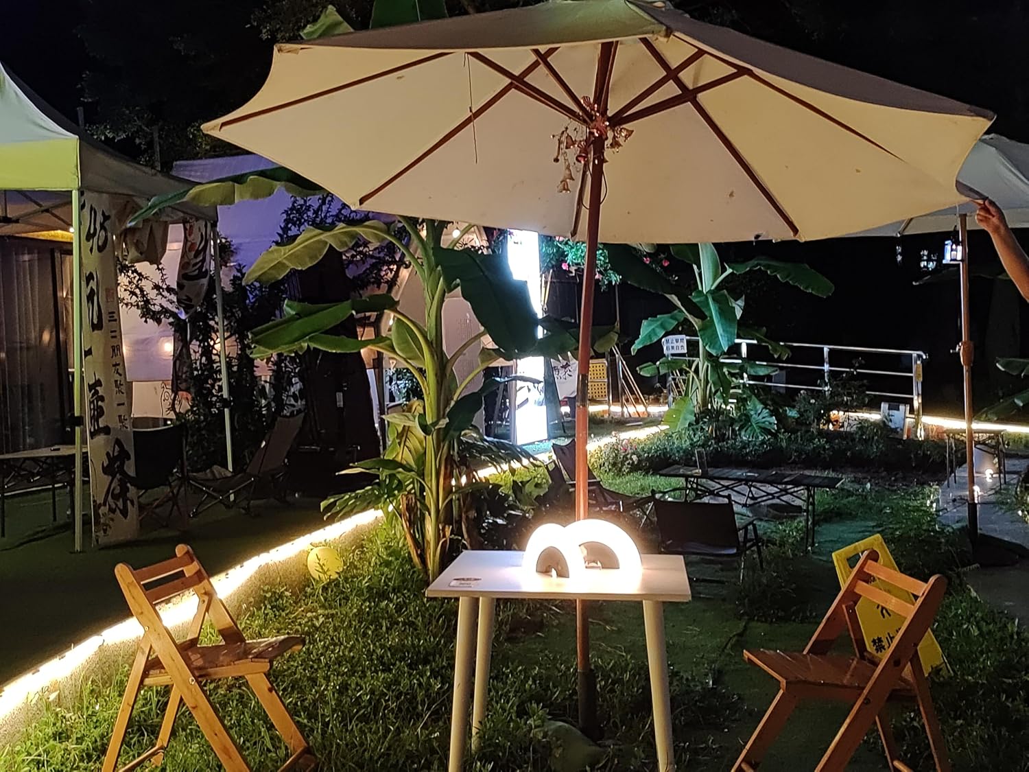 Magnetic 2-in-1 Umbrella Light, Detachable Parts, Long-Lasting, USB Charging, for Outdoor Patio Table Umbrellas, Flexible Placement