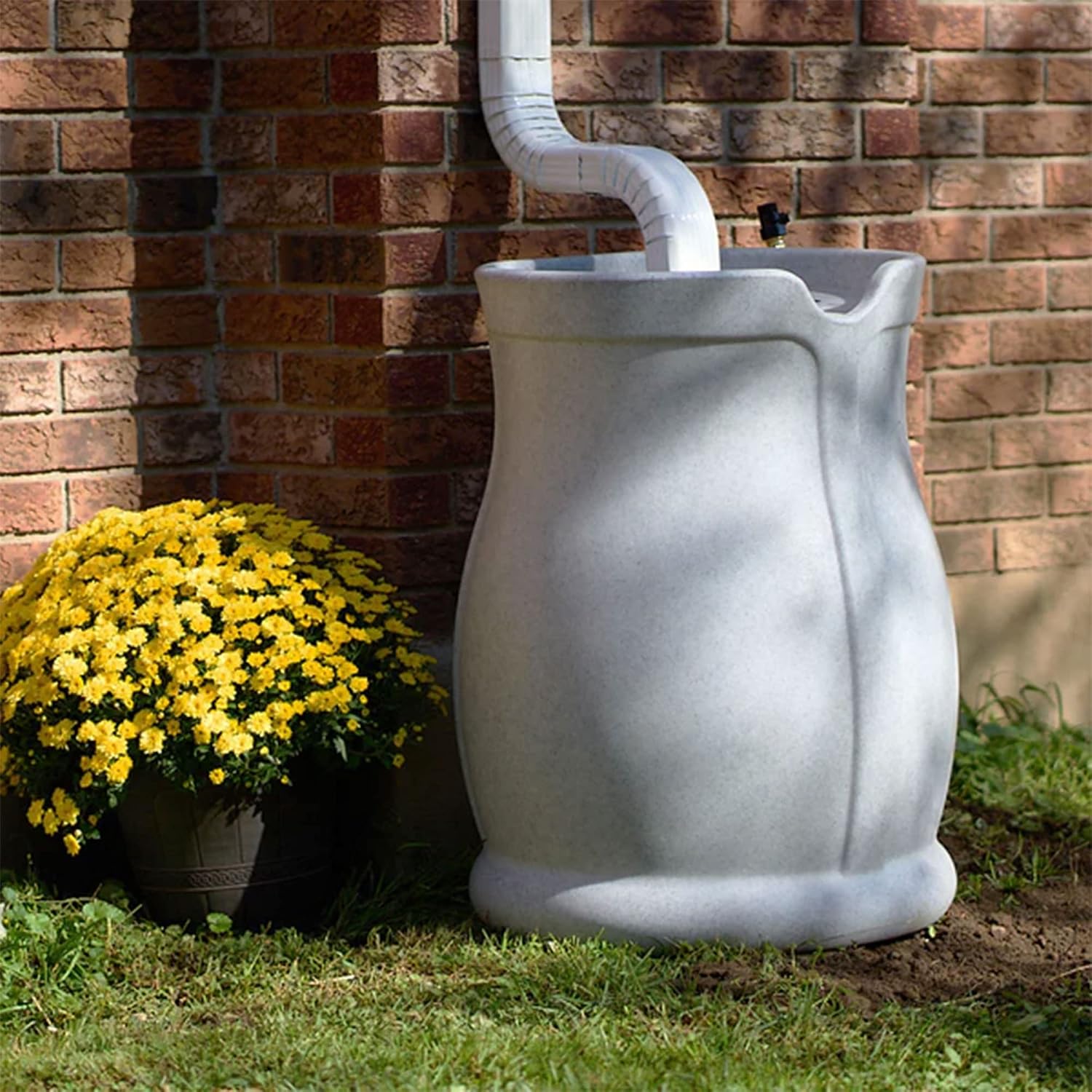 FCMP Outdoor Catalina 45-Gallon Rain Barrel – BPA-Free Flat-Back Design with 3.5 Foot Garden Hose, Shut-Off Thumb Valve, and Fixed Lid (RB-CAT-LTGRNT) Light Granite | BPA-Free Flat-Back Design with 3.5 Foot Garden Hose, Shut-Off Thumb Valve, and Fixed Lid