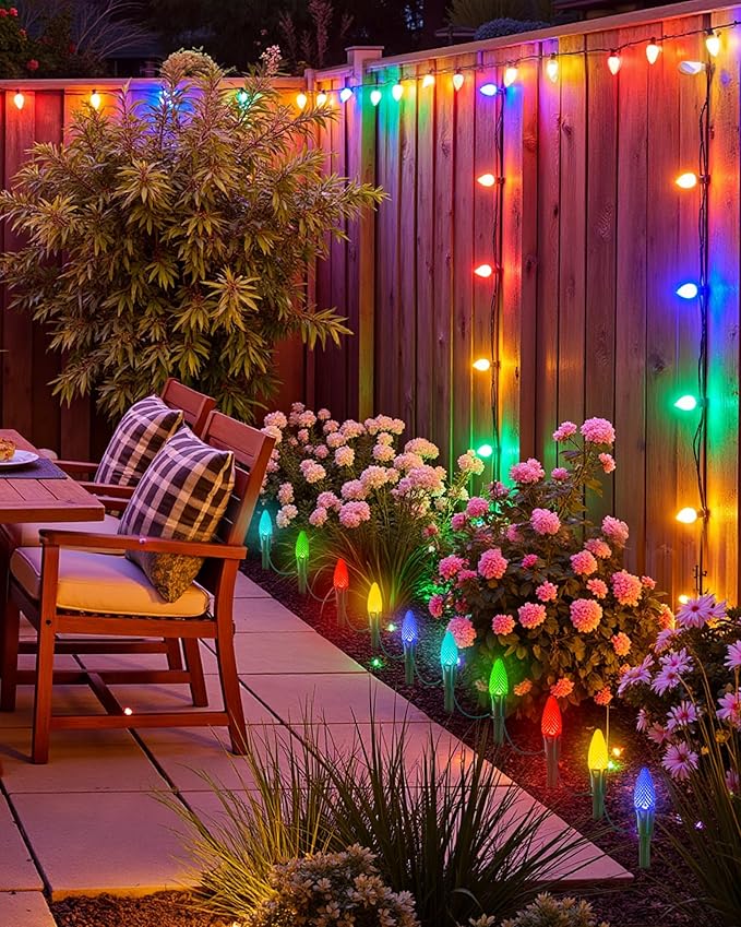 100-Pack Plastic Light Stakes, 5.5 Inch Christmas Yard Stakes for C7 C9 Christmas Lights Outdoor, Universal Light Stakes for Outdoor Holiday Lights, Green