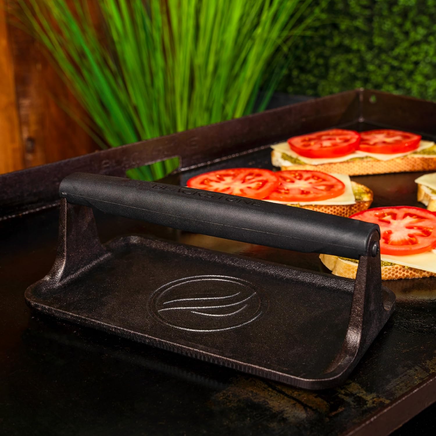 Blackstone 5553 Pre-Seasoned Cast Iron Griddle Press, 10" x 5.5", Black | Medium Heavy Duty, Heat Resistant Rubber Handle, Rectangle, For Meat, Burger, Bacon, Steak, Panini, Sandwich, Sausage