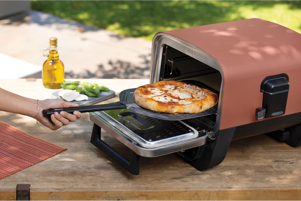 Ninja Woodfire OO101UK Pizza Peel for Outdoor Oven, Lightweight Perforated, Rust-Resistant for 30cm Pizzas, Black, BBQ or Grill, XSKOOVPZPLEUK | Perforated, rust-resistant, for pizzas 30 cm, black, can be used for barbecues or grills, XSKPZPLEU