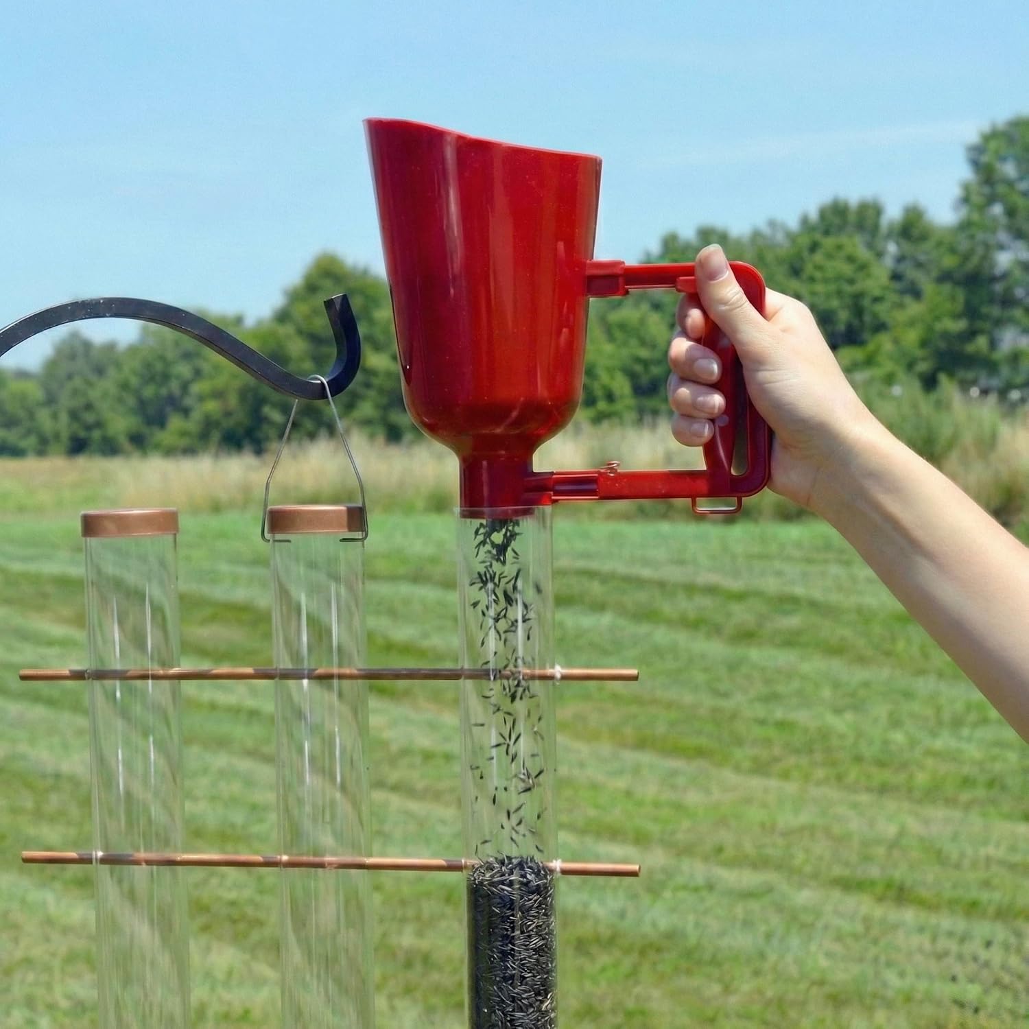 Bird Seed Scoop, Quick Release Plastic Scoop for Ease in Filling Bird Feeders, Holds 4 Cups of Seed | One-Hand, Mess-Free Fill - Doubles as a Funnel for All Feeder Types - Holds Up to 4 Cups of Seed