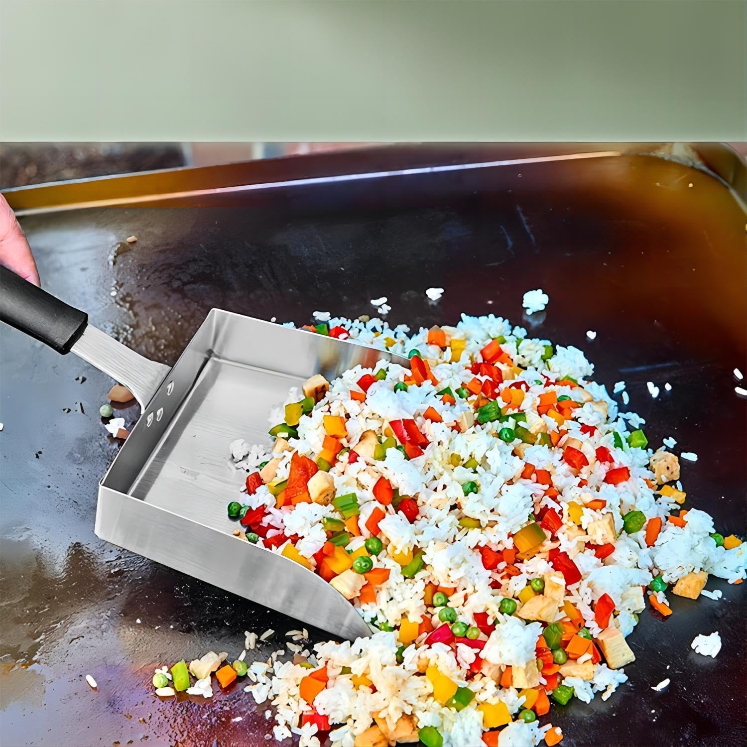 Large Griddle Scoop, for 4-5 people | 7.6in wide · Stainless steel · Heat-resistant handle · For Blackstone & flat top grill · Dishwasher safe
