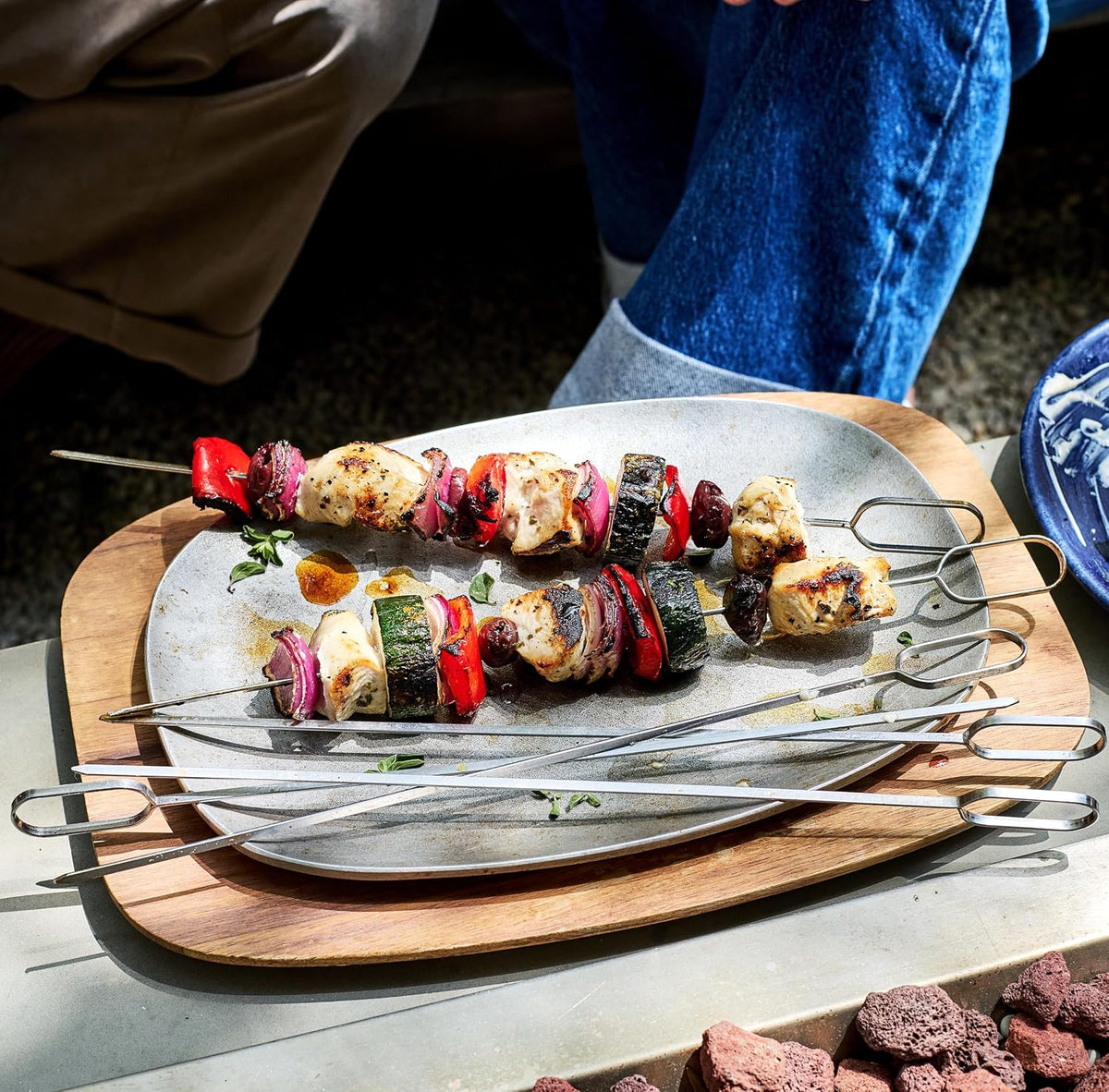 hexclad 8pc bbq tool set with spatula, tongs, side view