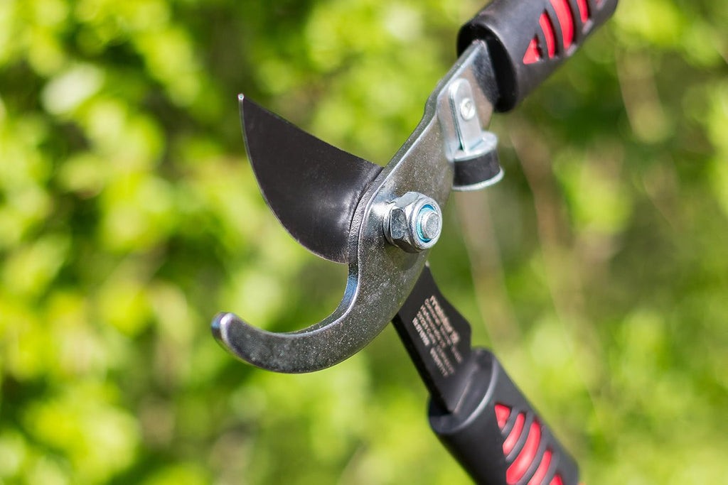 meister 9718100 bypass loppers shown in use
