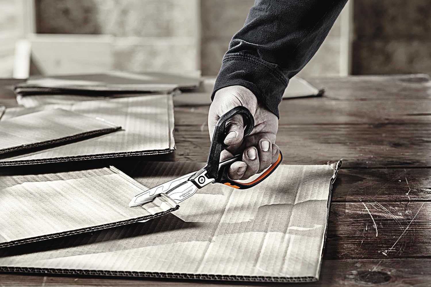 Fiskars PowerArc Heavy-Duty Scissors, Up to 30% More Power, Length 21cm, Durable Stainless Steel Blade/Plastic Handles, Black/Orange, 1027204