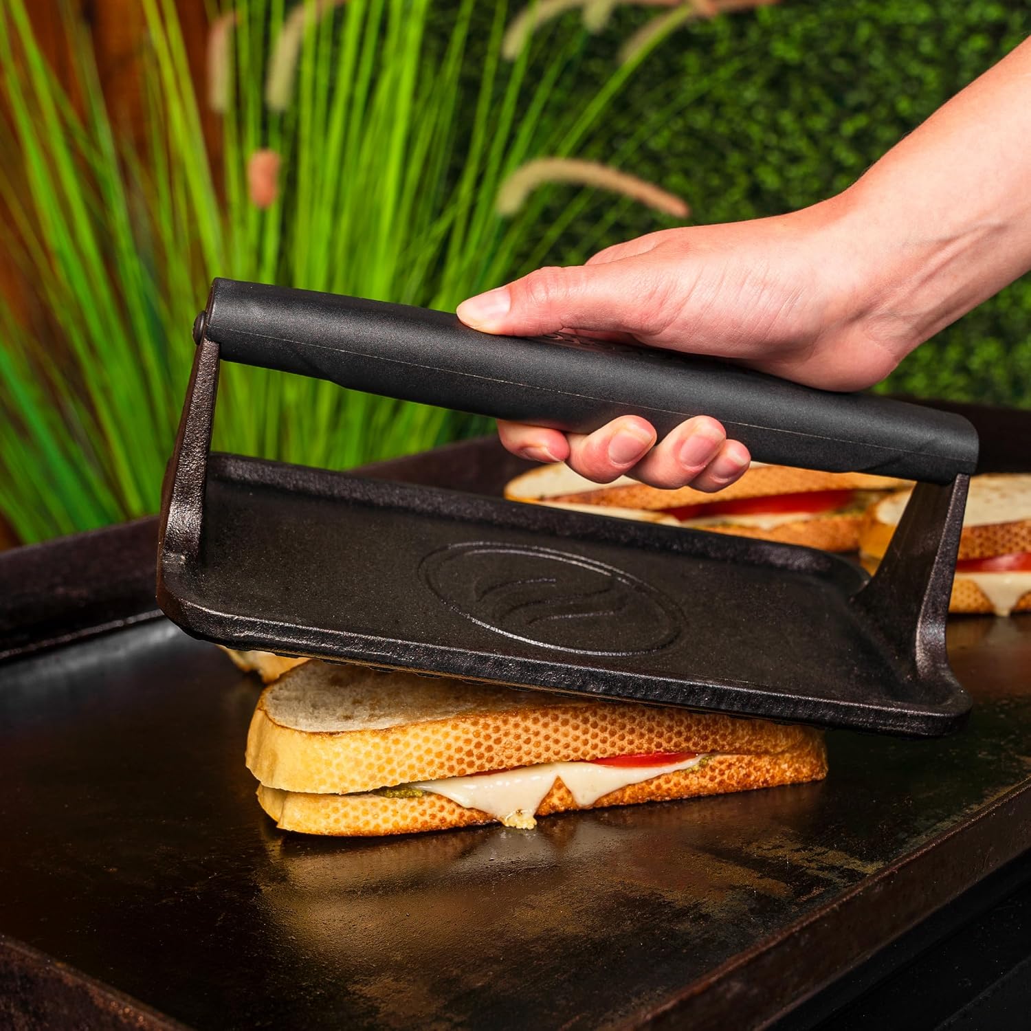 Blackstone 5553 Pre-Seasoned Cast Iron Griddle Press, 10" x 5.5", Black | Medium Heavy Duty, Heat Resistant Rubber Handle, Rectangle, For Meat, Burger, Bacon, Steak, Panini, Sandwich, Sausage