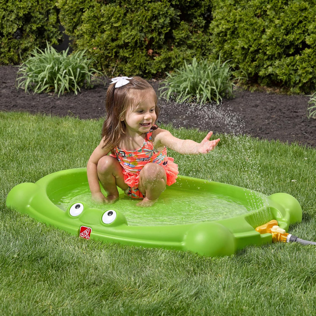 Step2 Water Bug Splash Pad, Kids Water Table & Sand Activity Sensory Playset, Sprinkler & Pool, Summer Outdoor Toys, for Toddlers 1.5+ Years Old